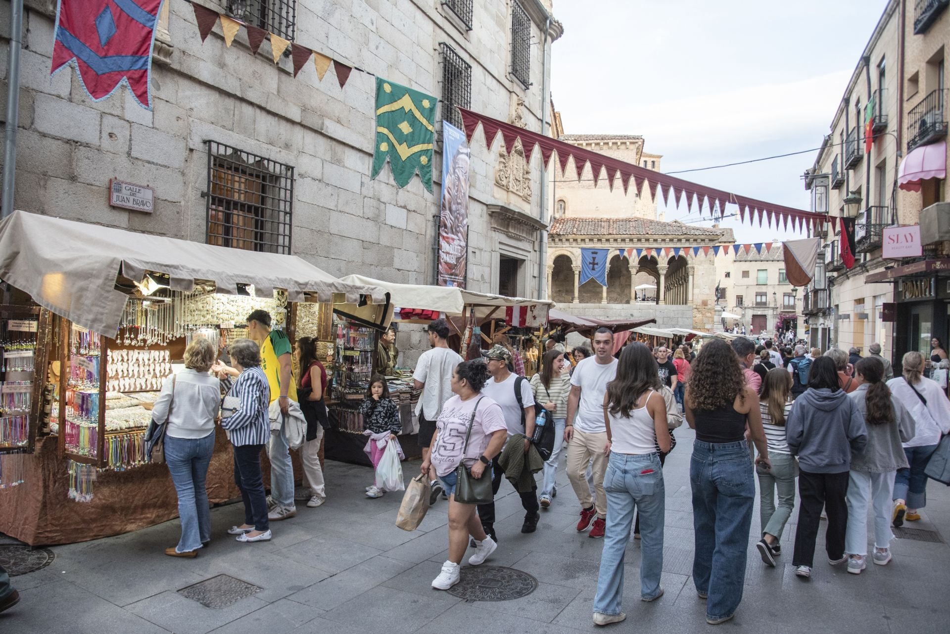Las horas previas a la proclamación de Isabel, en imágenes