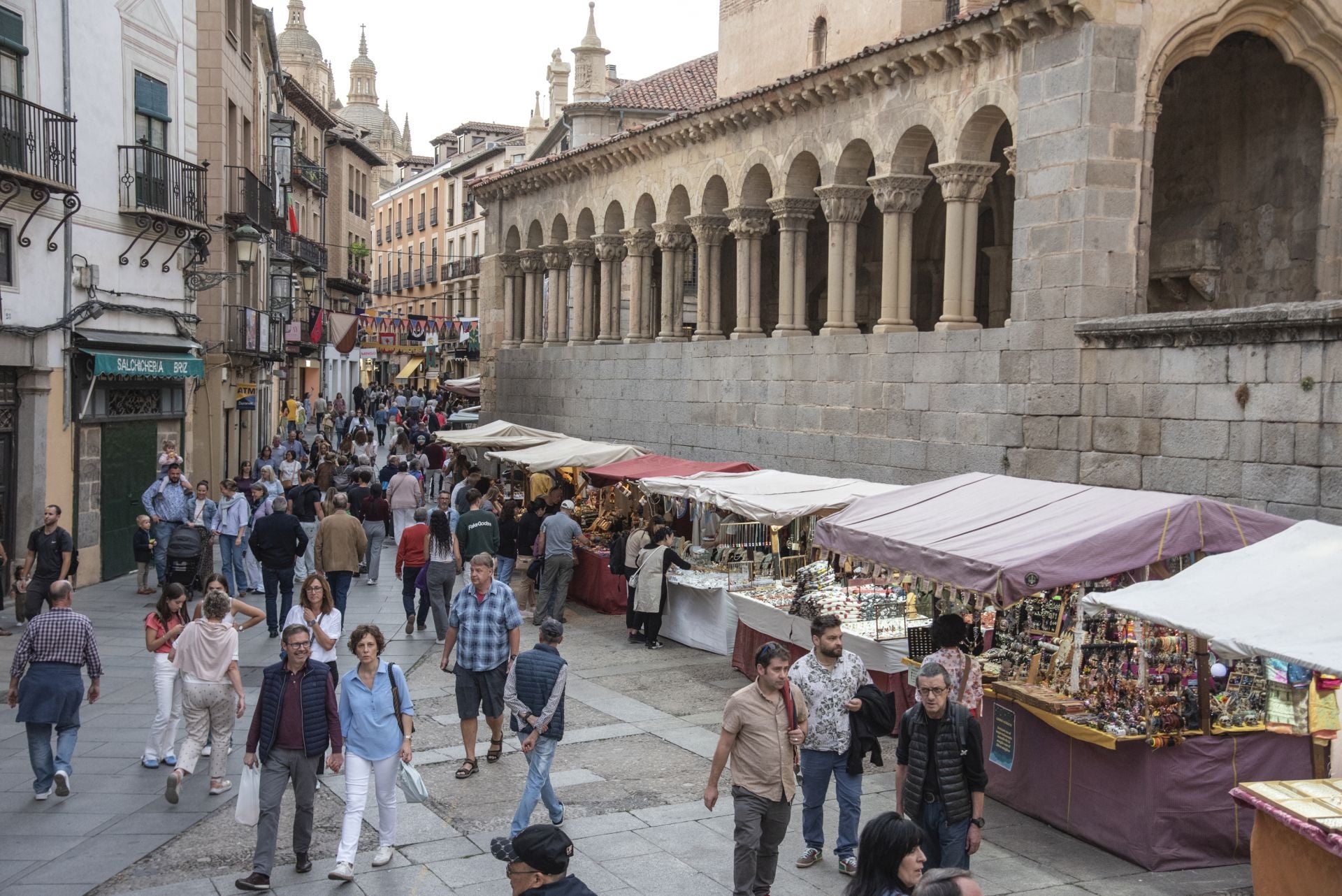Las horas previas a la proclamación de Isabel, en imágenes