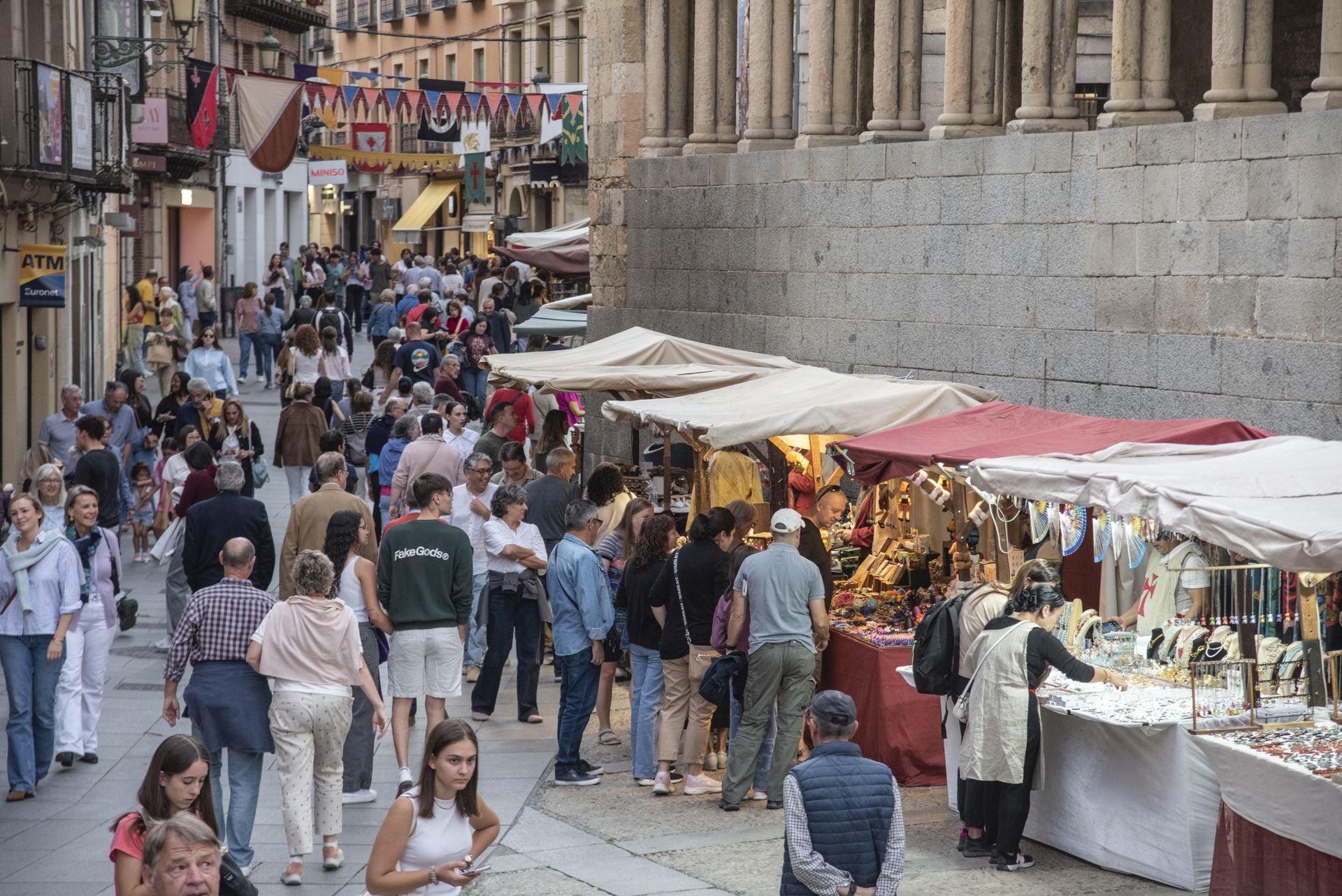Las horas previas a la proclamación de Isabel, en imágenes