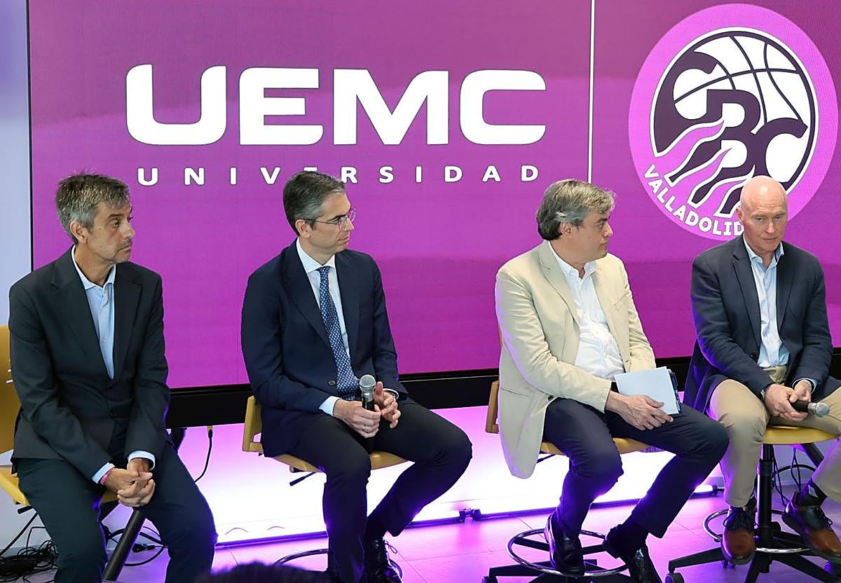 Paco González, a la izquierda, junto a Jesús Zarzuela, Lorenzo Alonso y Mike Hansen.