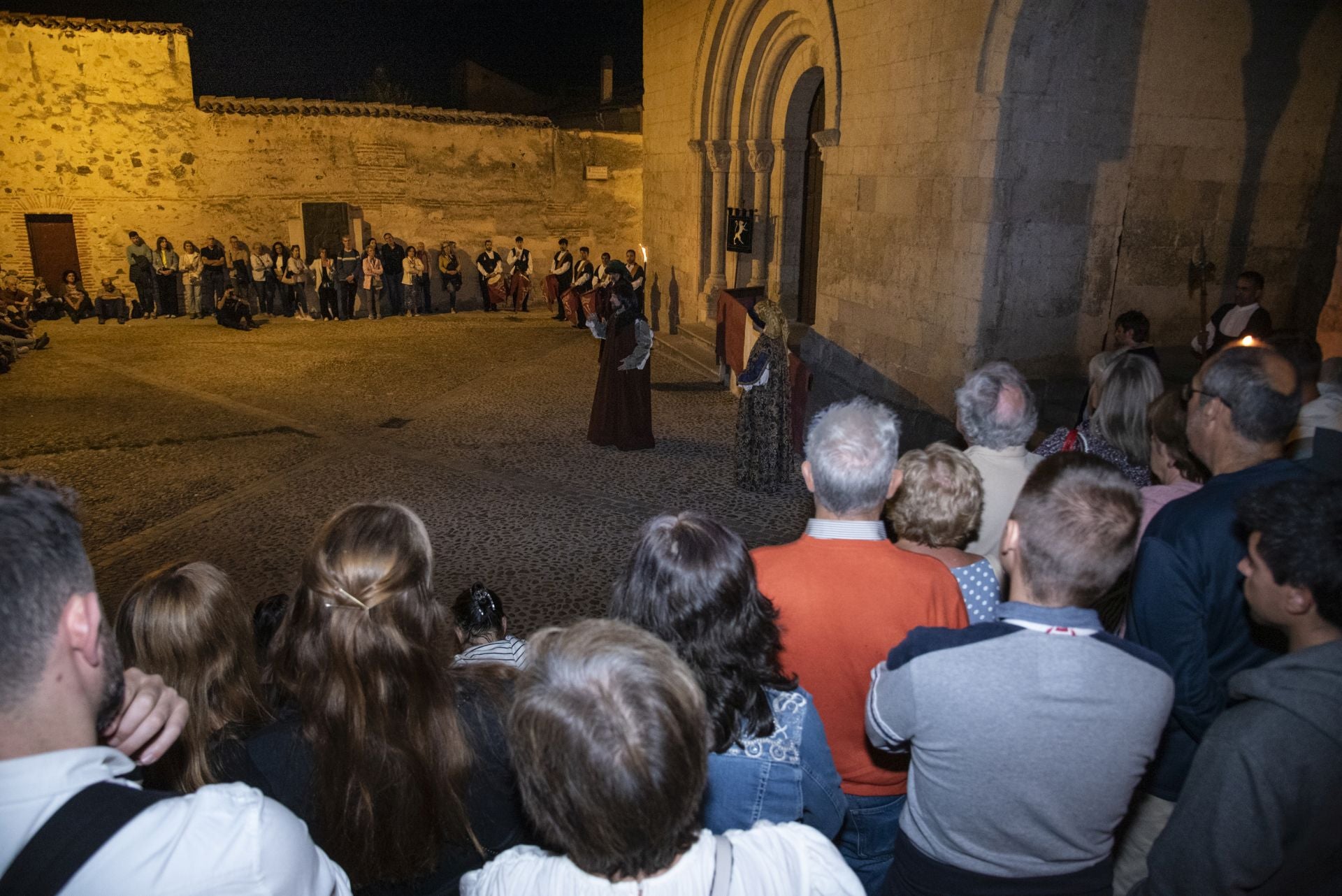 Las horas previas a la proclamación de Isabel, en imágenes