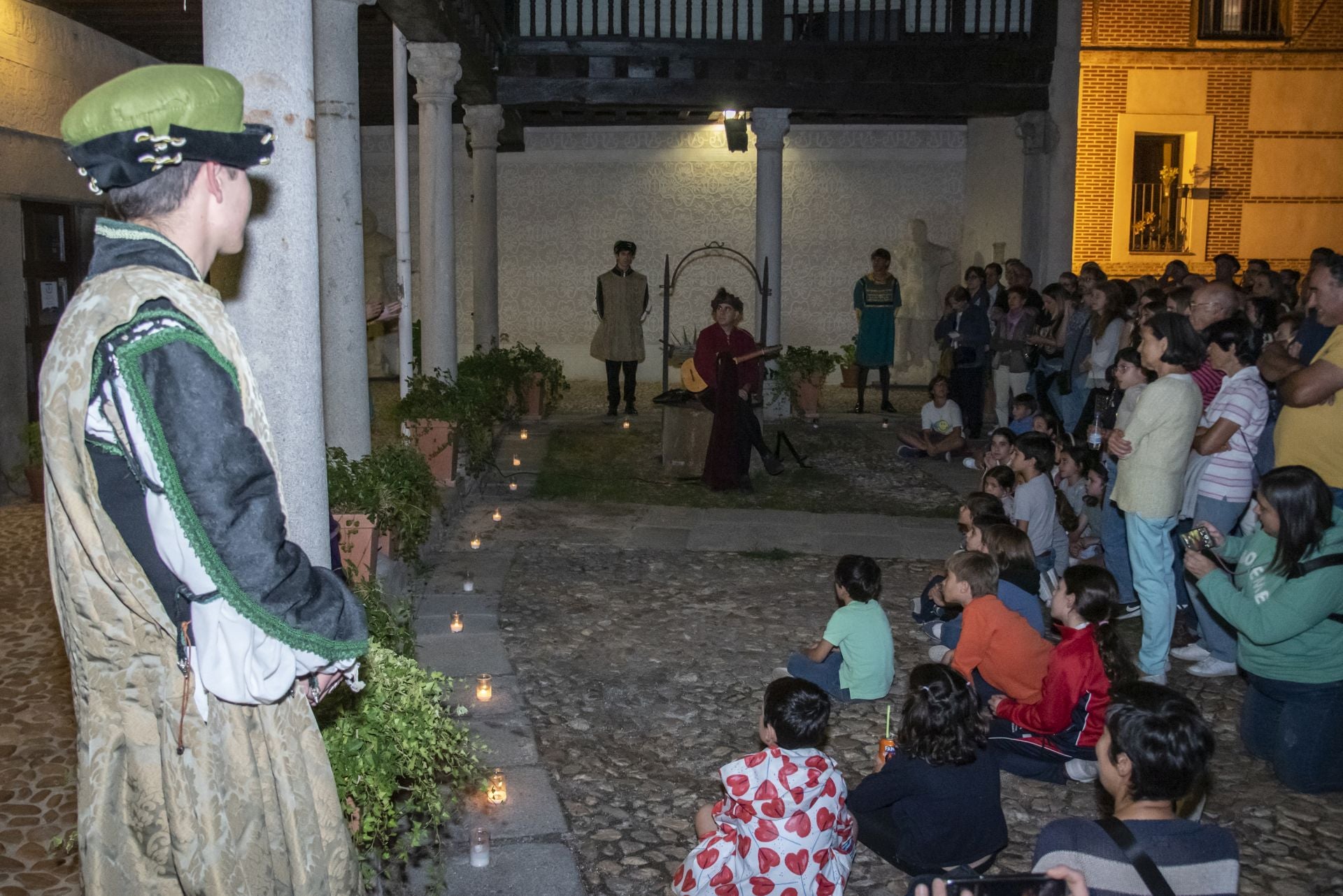 Las horas previas a la proclamación de Isabel, en imágenes