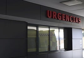 Puerta de urgencias del Hospital Univesitario de Salamanca en una imagen de archivo.