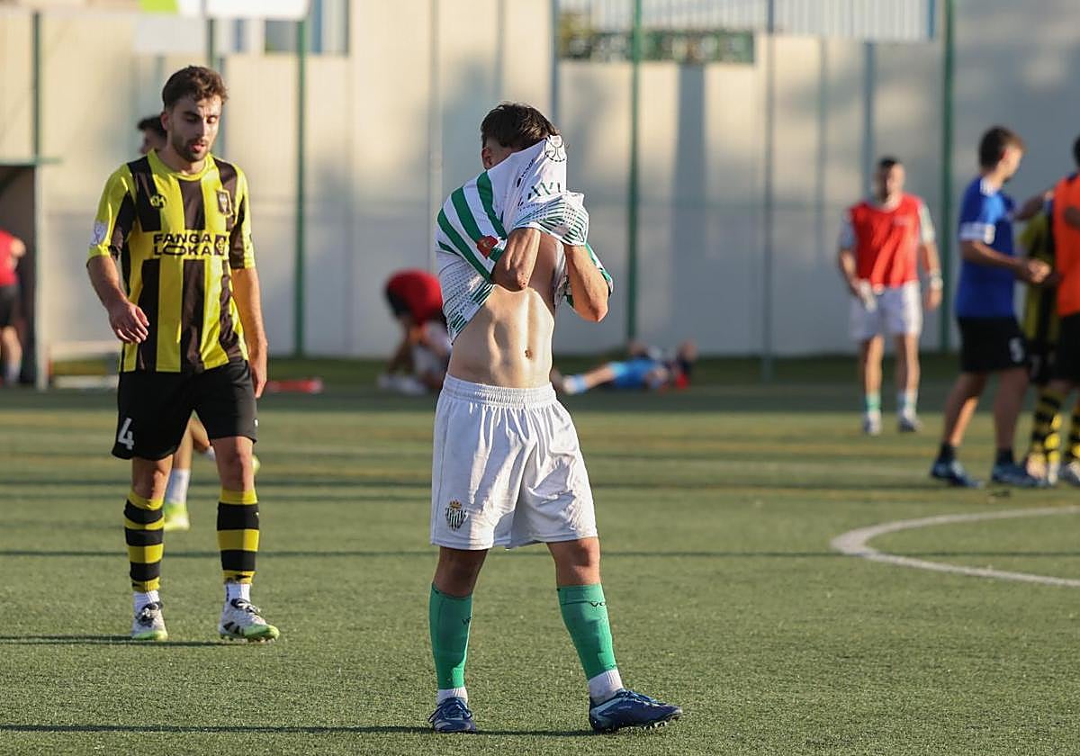 Desolaciòn en las filas del Betis tras la derrota sufrida en Canterac ante el Getxo