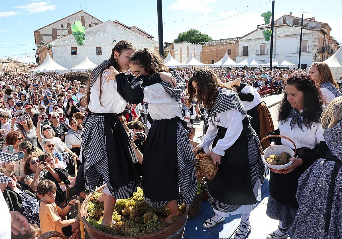 Pisado de la uva en la Fiesta de la Vendimia de Rueda en 2024.