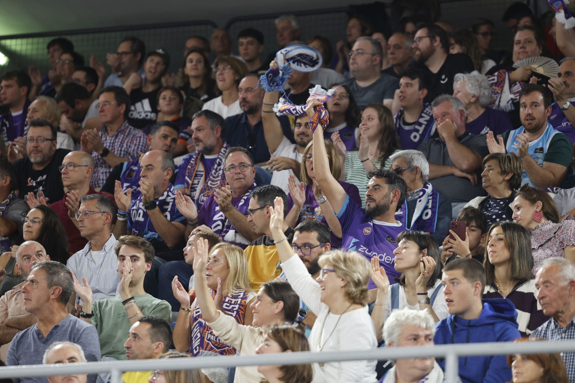 Búscate en las gradas del Súper Agropal Palencia-Cartagena
