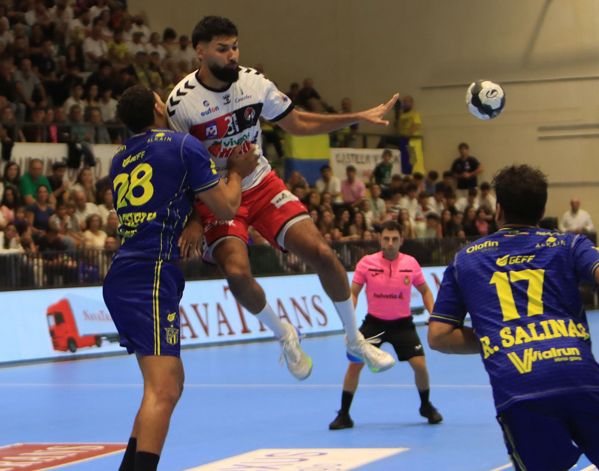 Fotografías de la derrota del Nava frente al Bidasoa Irún