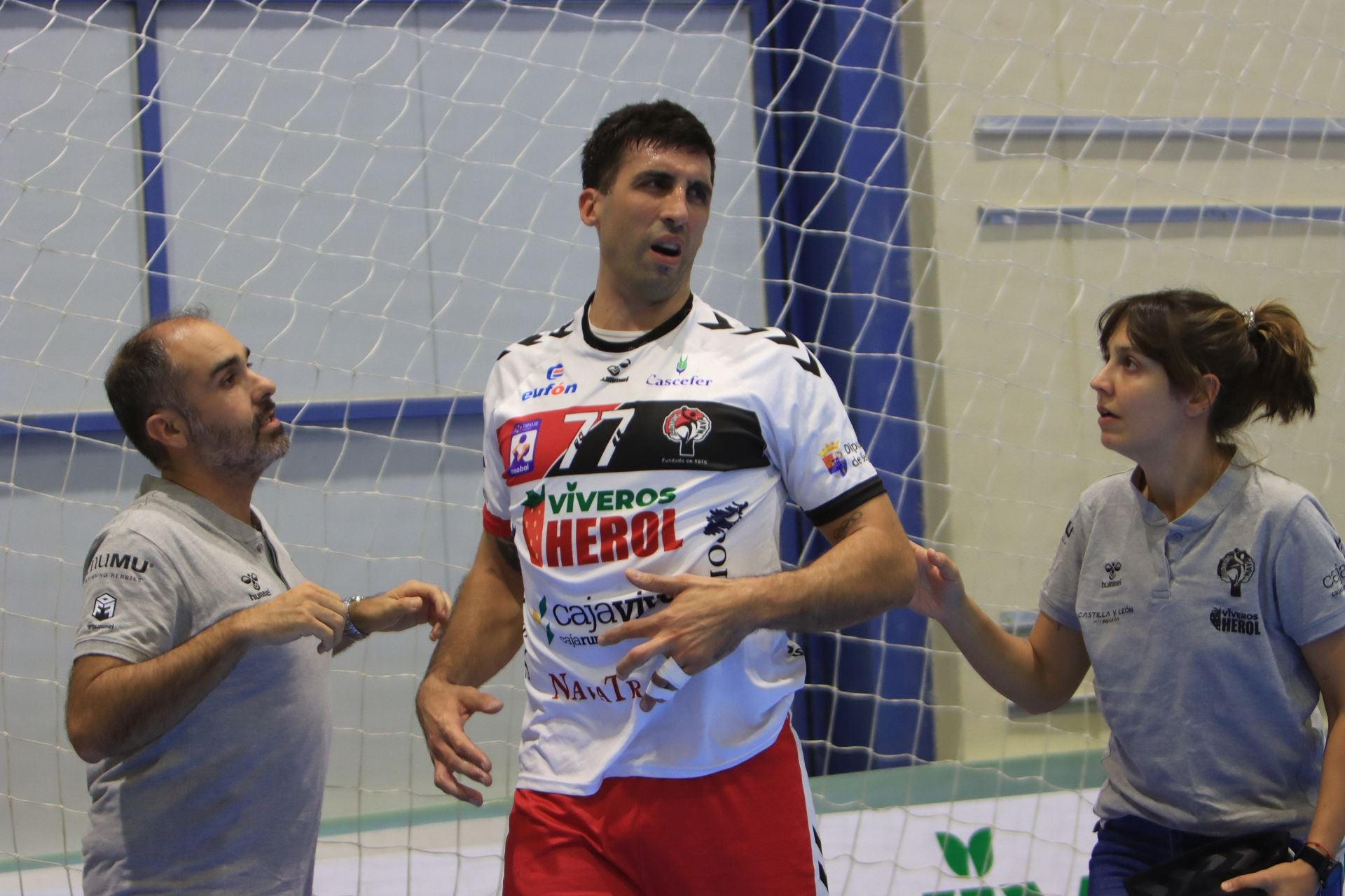 Fotografías de la derrota del Nava frente al Bidasoa Irún