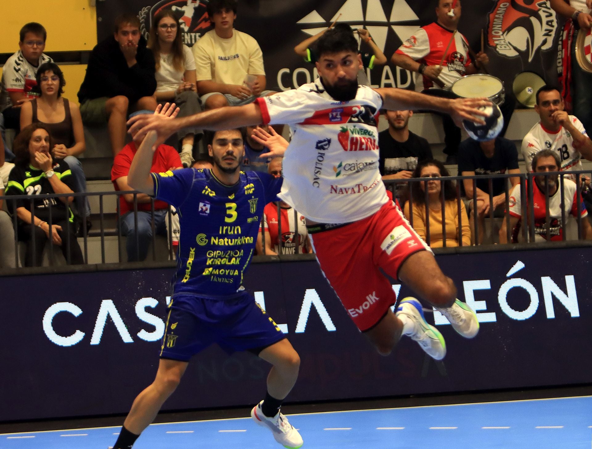 Fotografías de la derrota del Nava frente al Bidasoa Irún