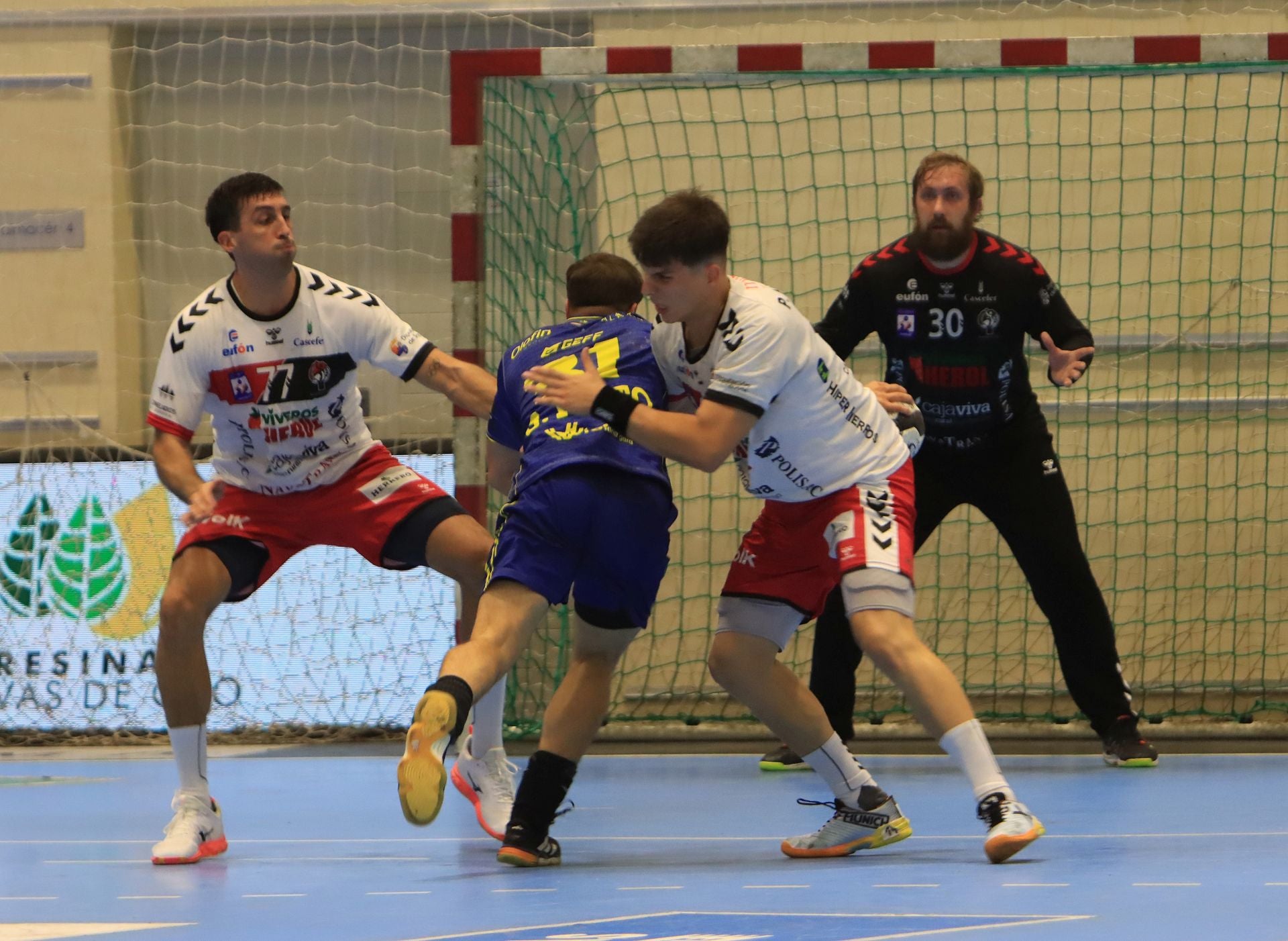 Fotografías de la derrota del Nava frente al Bidasoa Irún