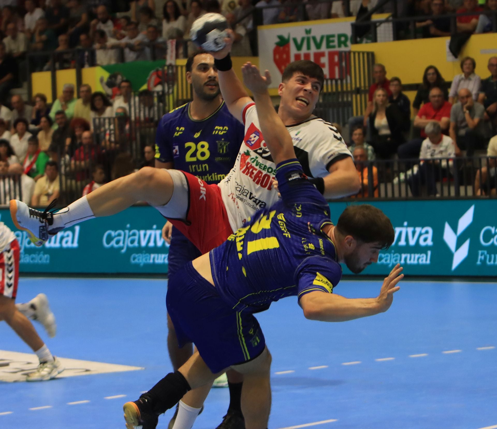 Fotografías de la derrota del Nava frente al Bidasoa Irún