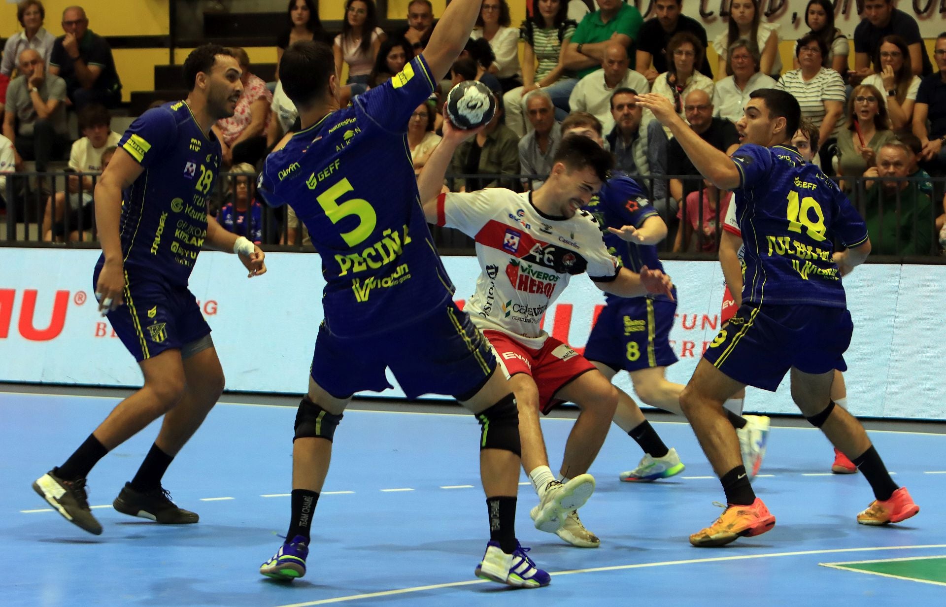 Fotografías de la derrota del Nava frente al Bidasoa Irún