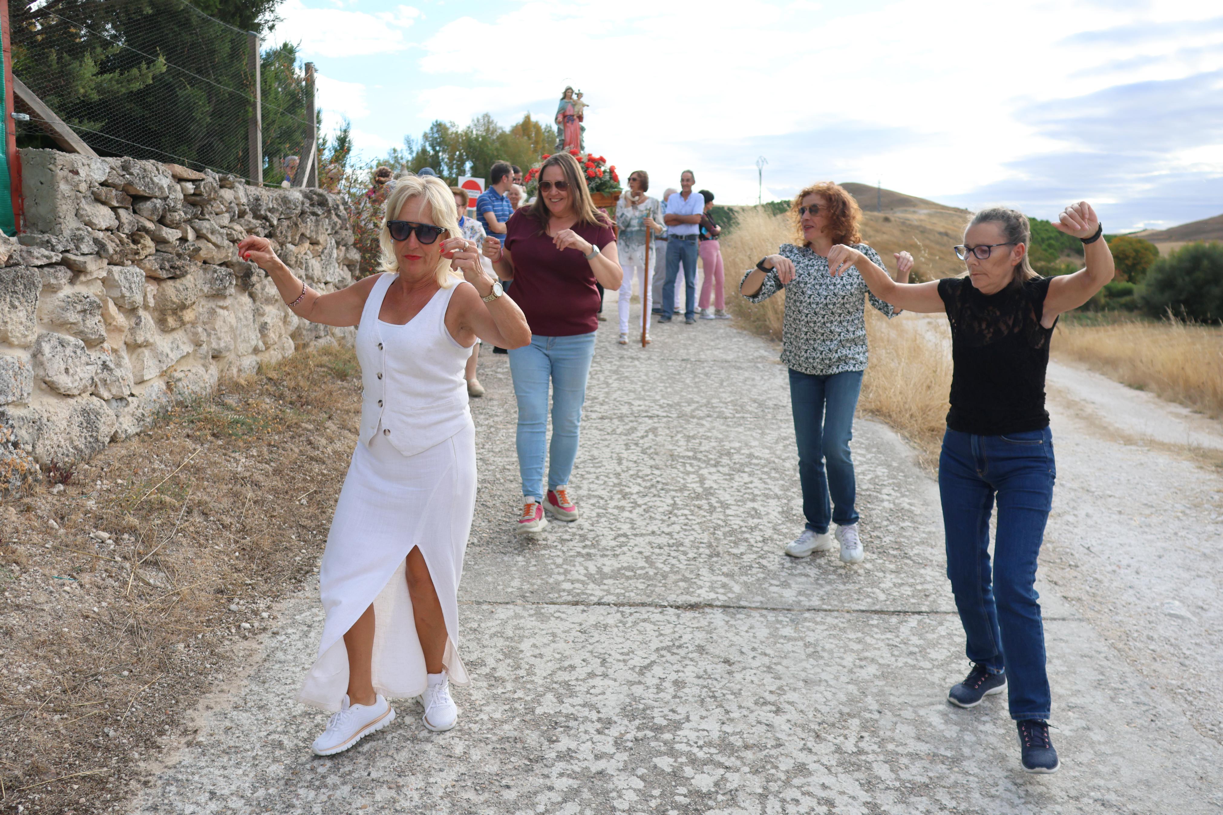 Cobos de Cerrato danza a sus Patronas