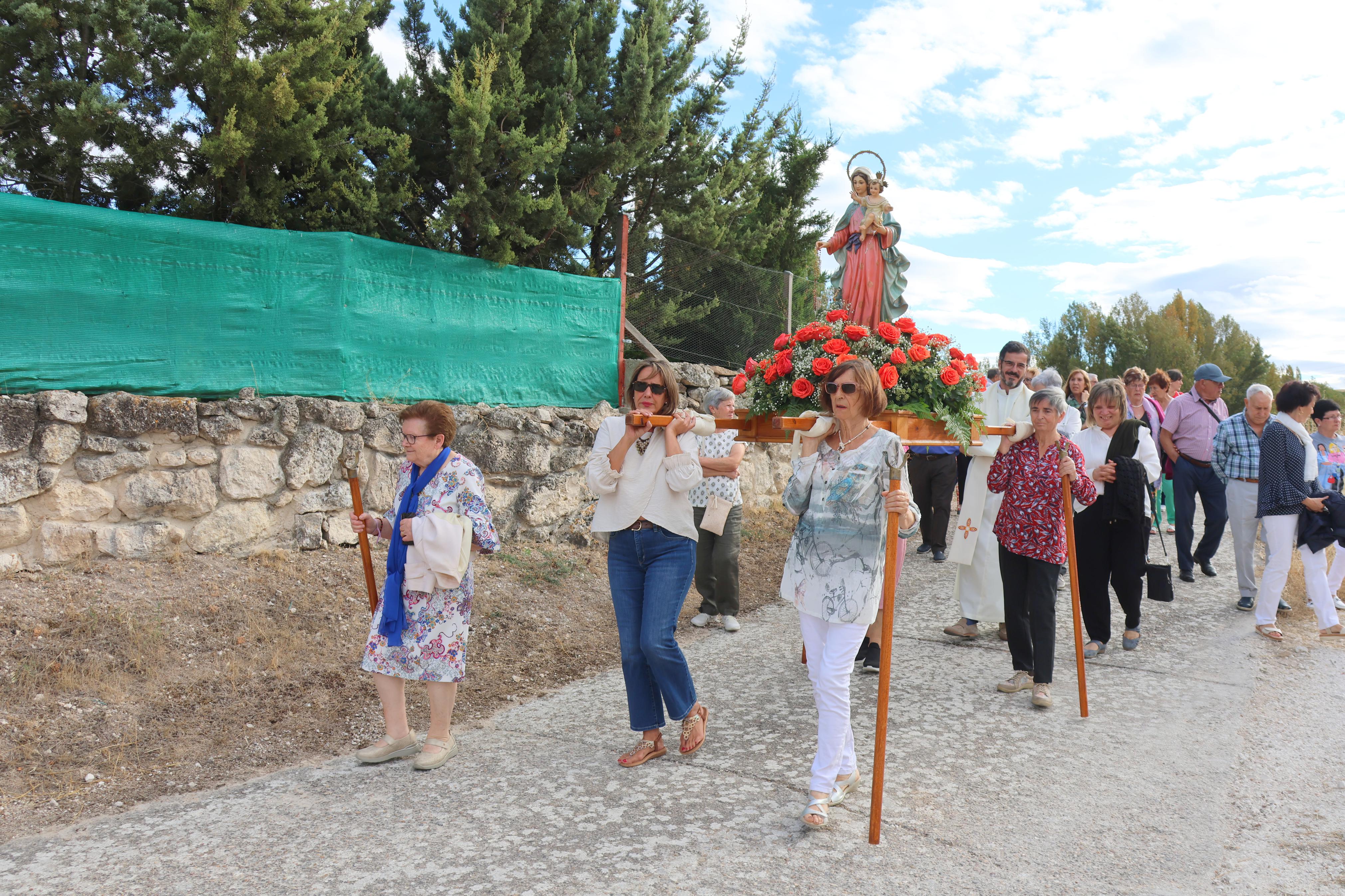 Cobos de Cerrato danza a sus Patronas