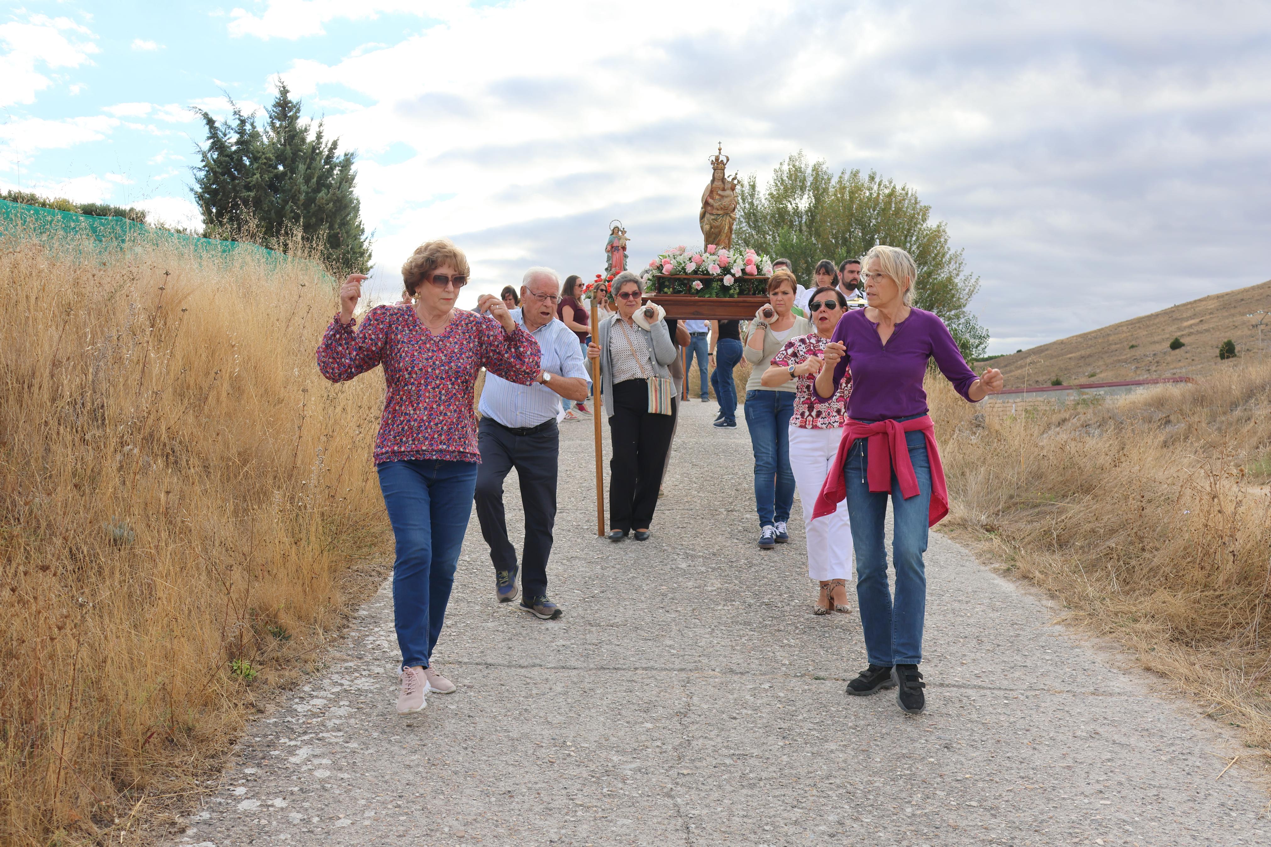 Cobos de Cerrato danza a sus Patronas