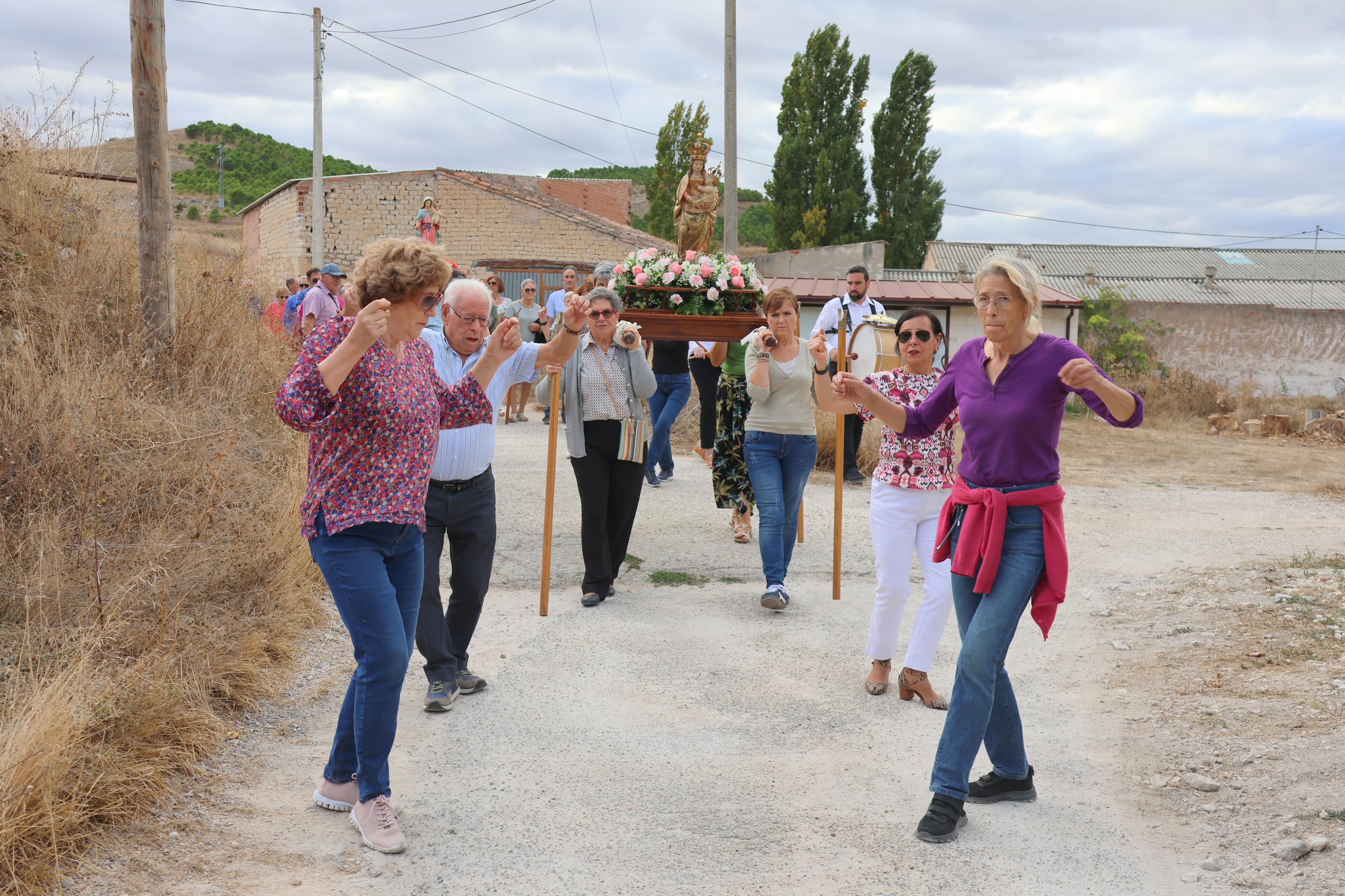 Cobos de Cerrato danza a sus Patronas