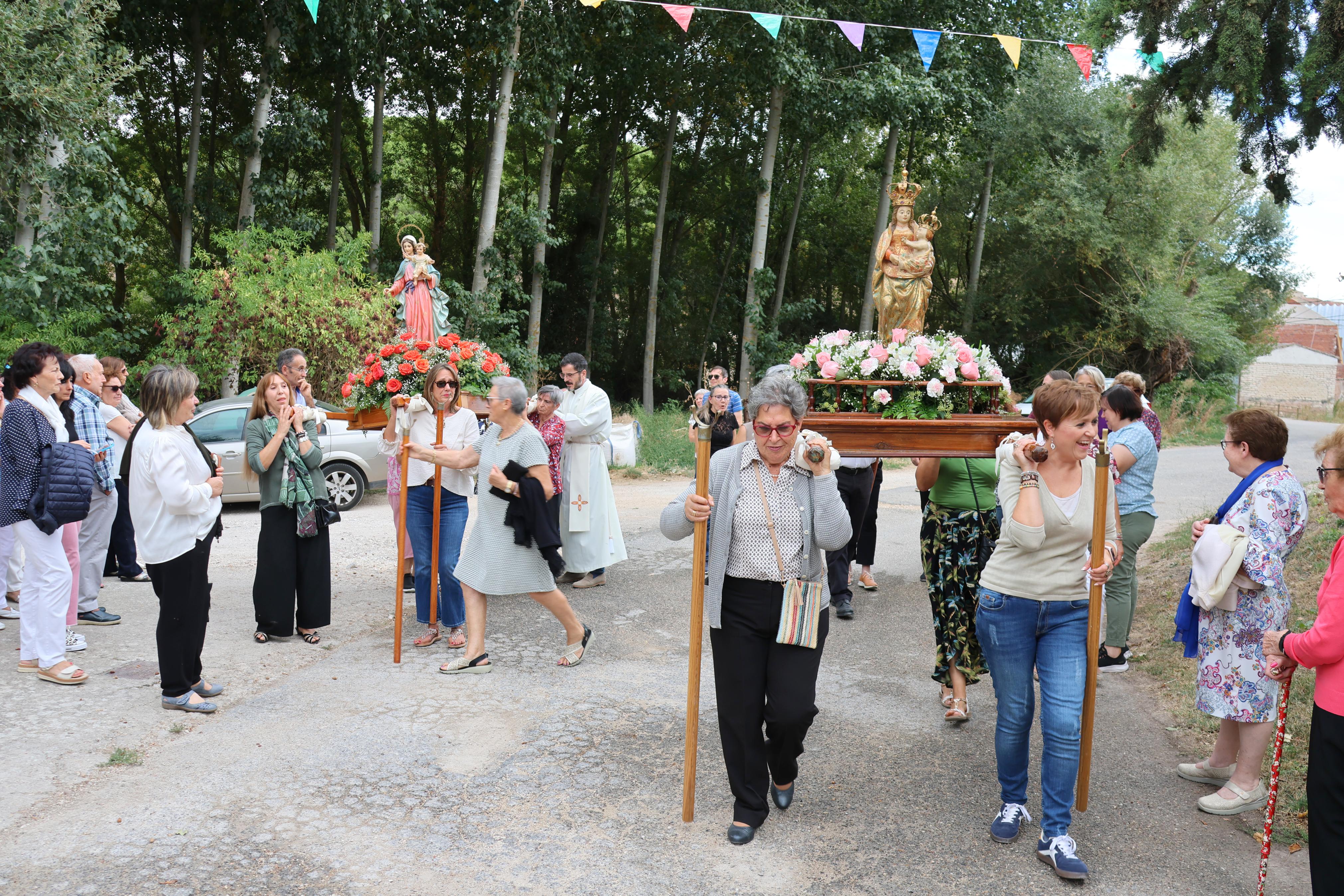 Cobos de Cerrato danza a sus Patronas
