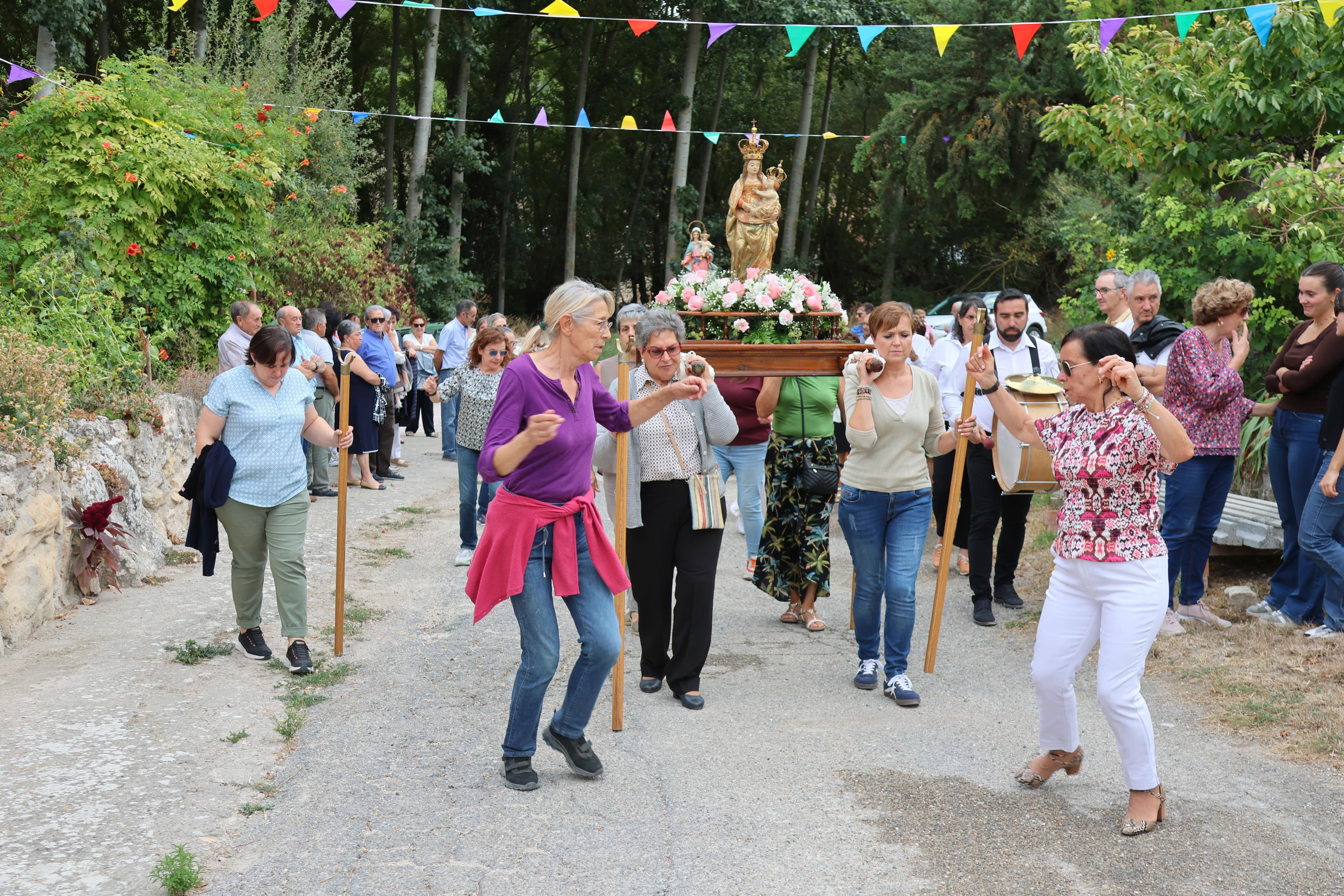 Cobos de Cerrato danza a sus Patronas