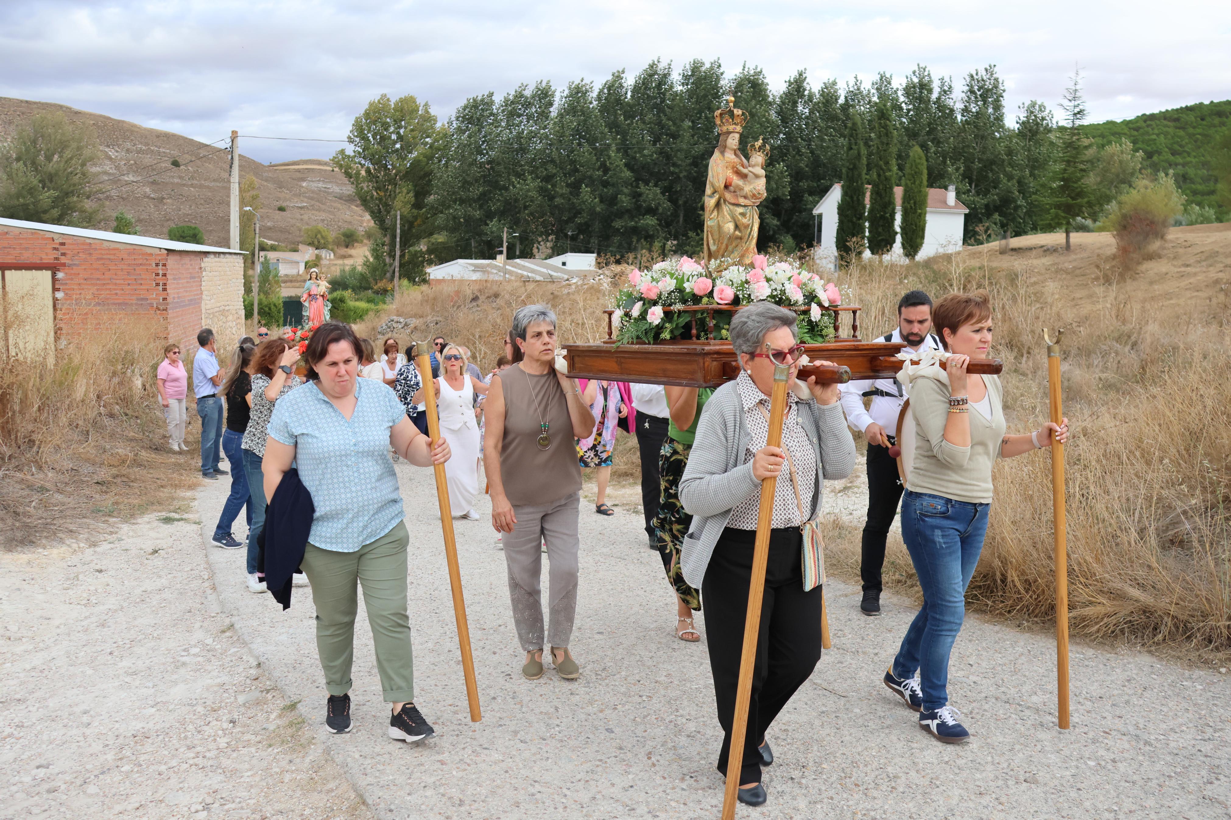 Cobos de Cerrato danza a sus Patronas