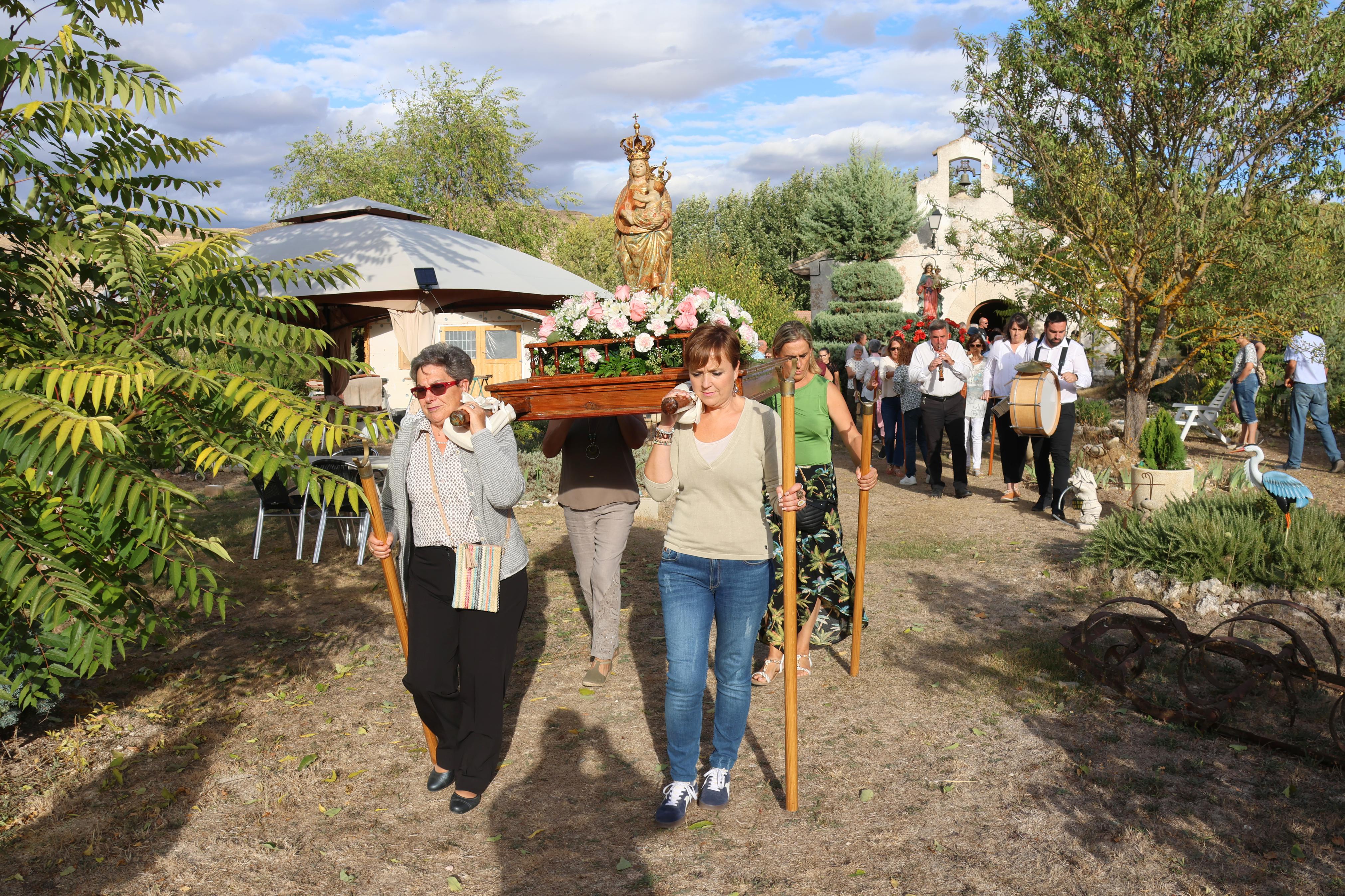 Cobos de Cerrato danza a sus Patronas