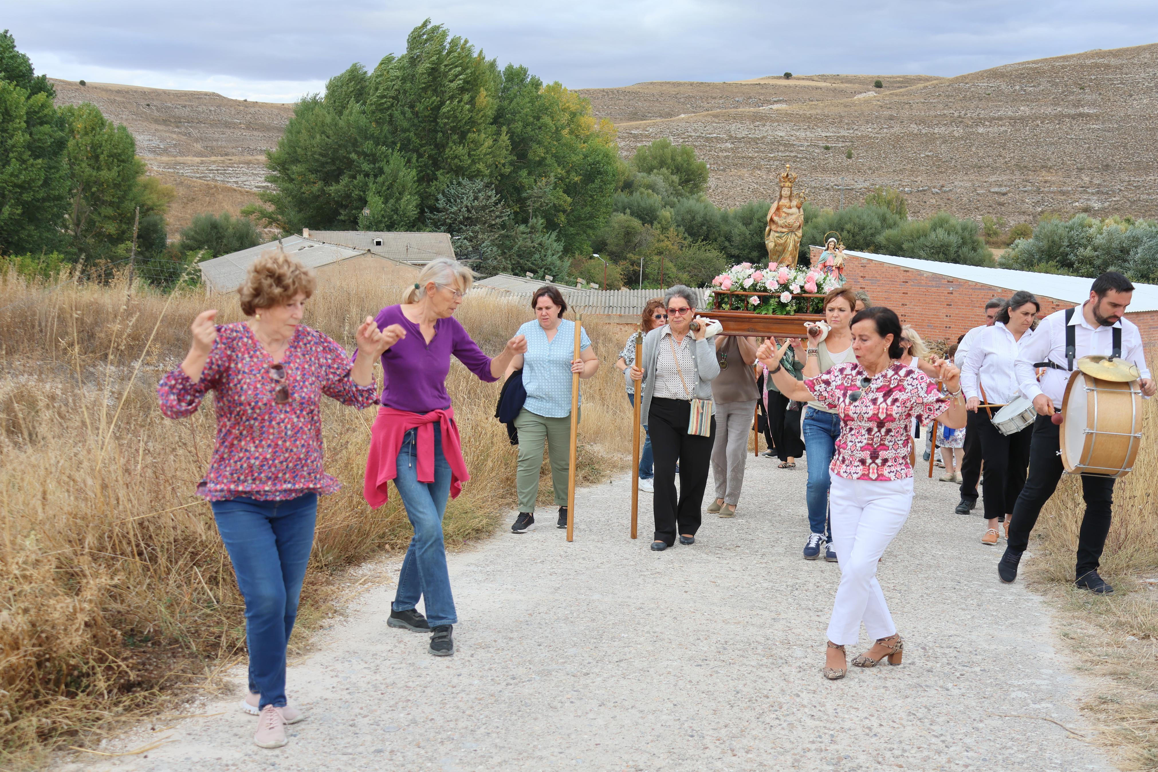 Cobos de Cerrato danza a sus Patronas