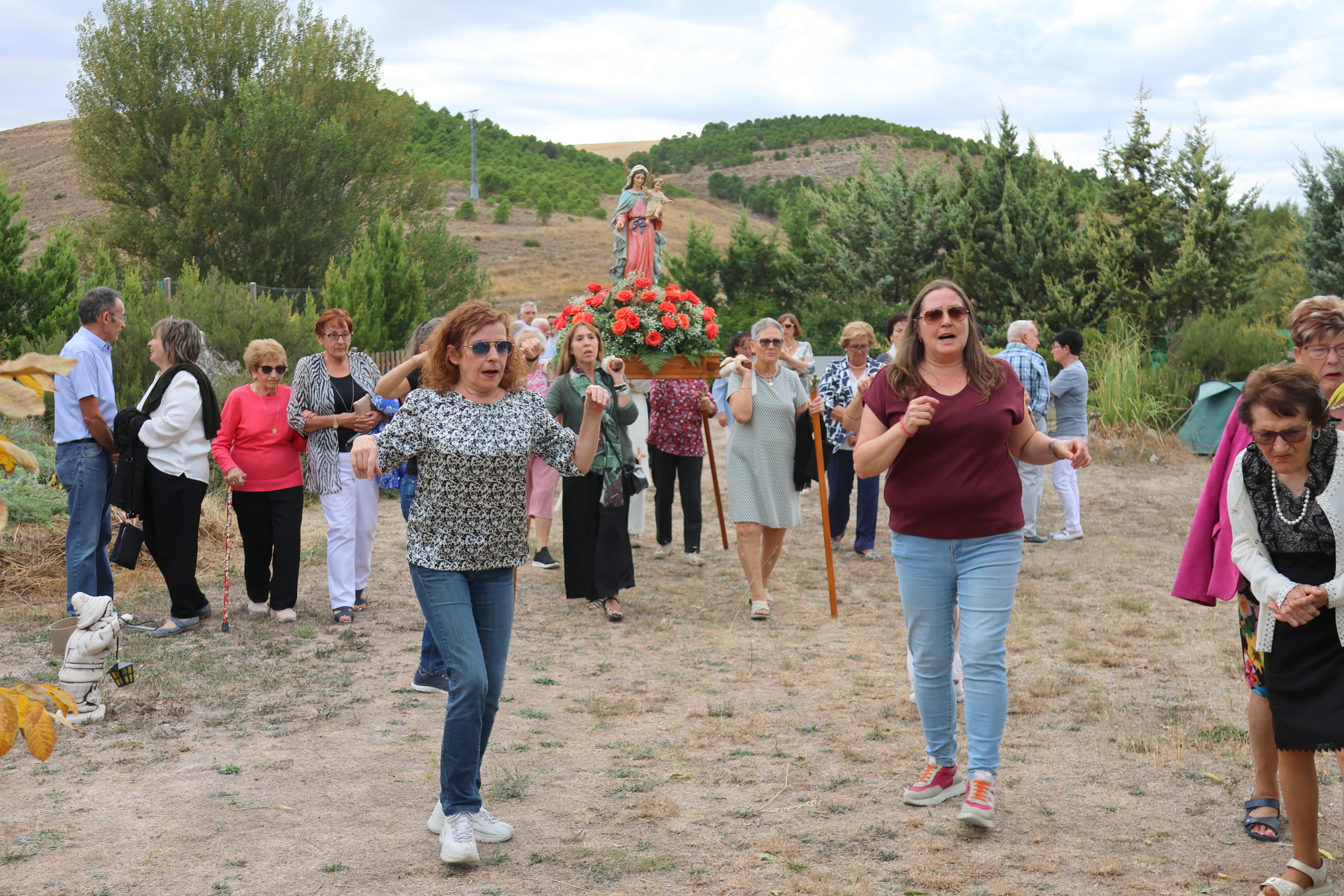 Cobos de Cerrato danza a sus Patronas