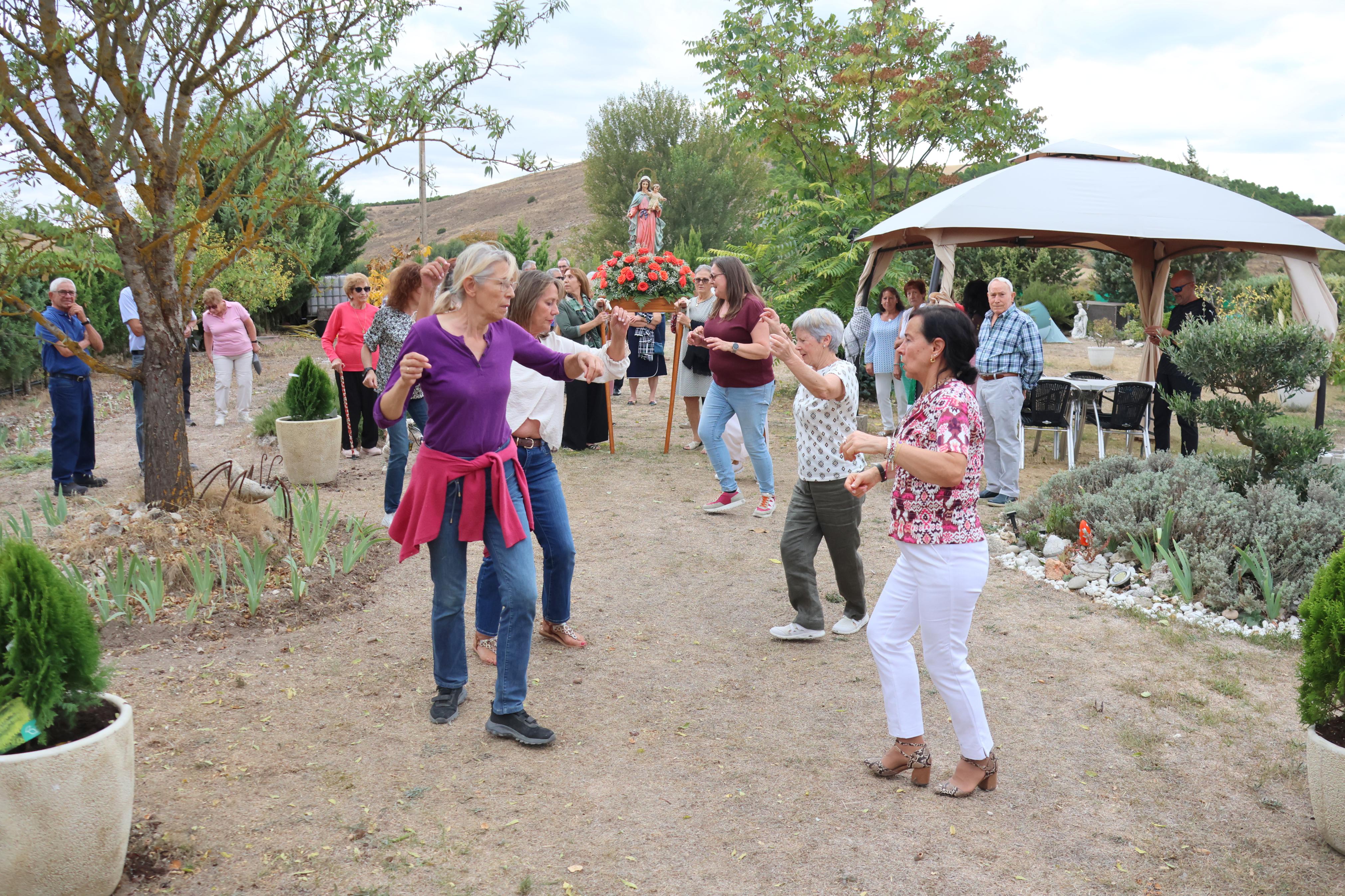 Cobos de Cerrato danza a sus Patronas