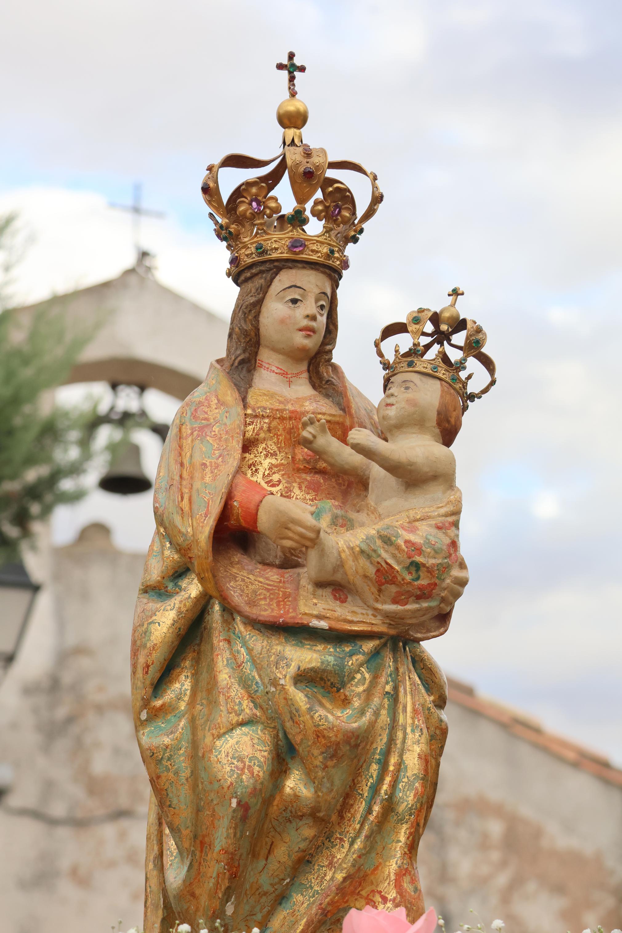Cobos de Cerrato danza a sus Patronas