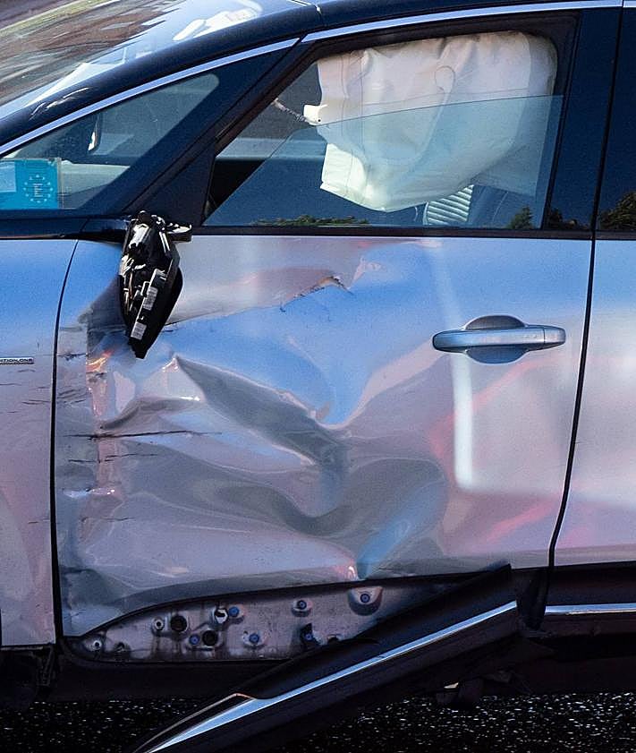 Imagen secundaria 2 - Una colisión entre un turismo y una motocicleta deja dos heridos en Delicias