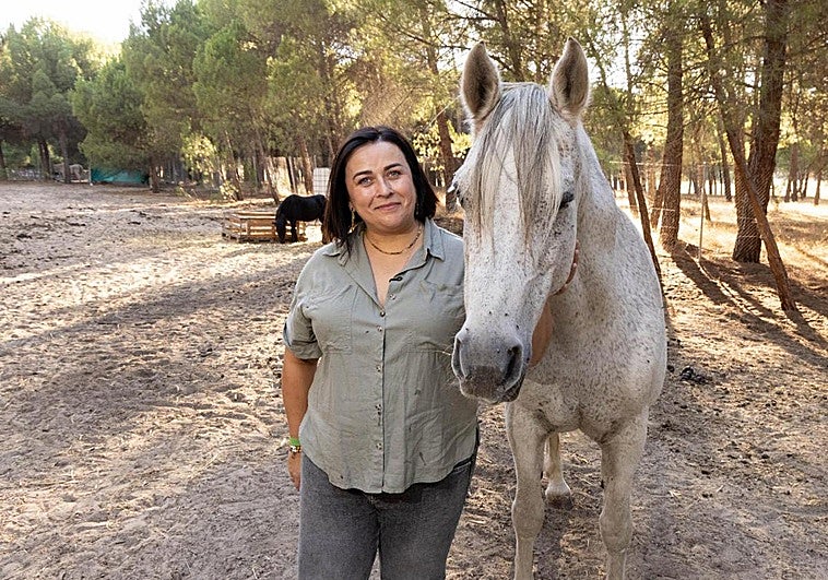 María Alonso, de Naturalmente María, posa con Turrón.