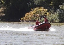 Bomberos buscan al hombre desaparecido en el Pisuerga junto a Moreras