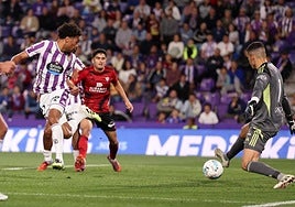 Ponceau remata de tacón la acción que dio el 1-1 al Real Valladolid frente al Mirandés