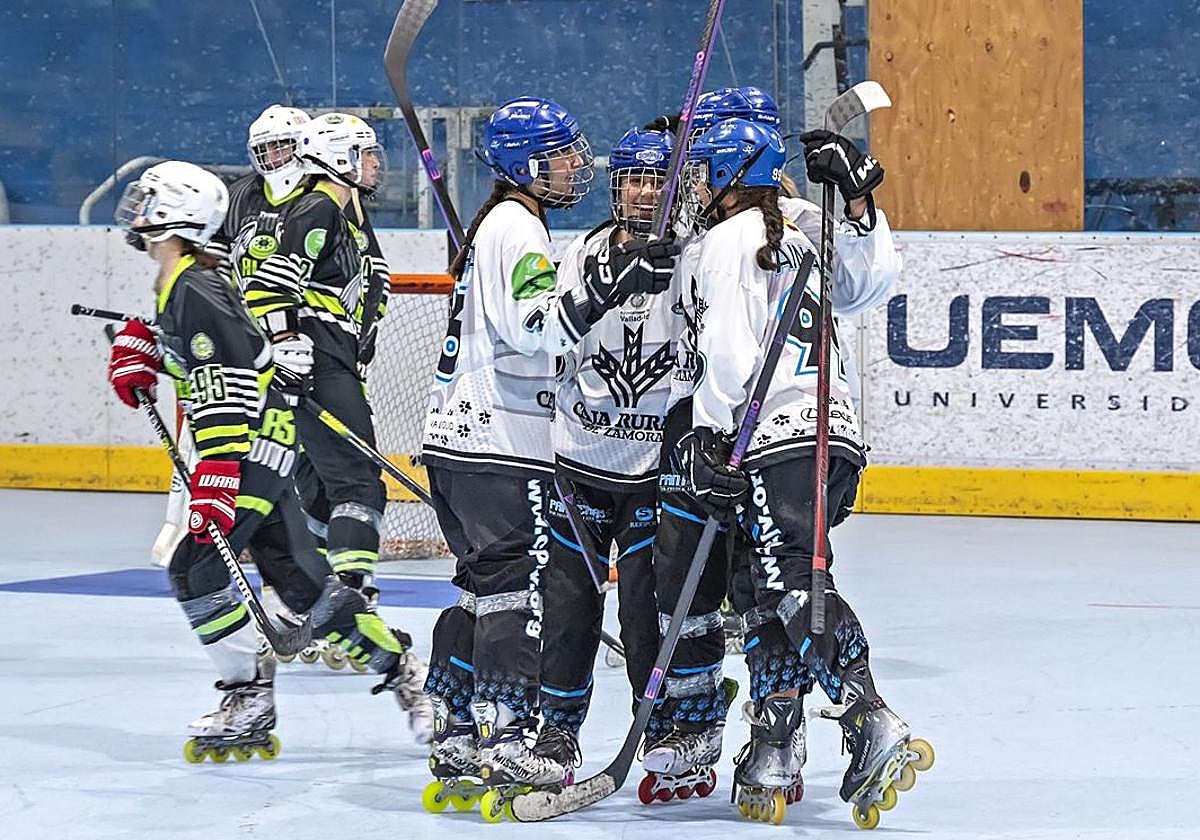 Las Panteras celebran uno de los goles.