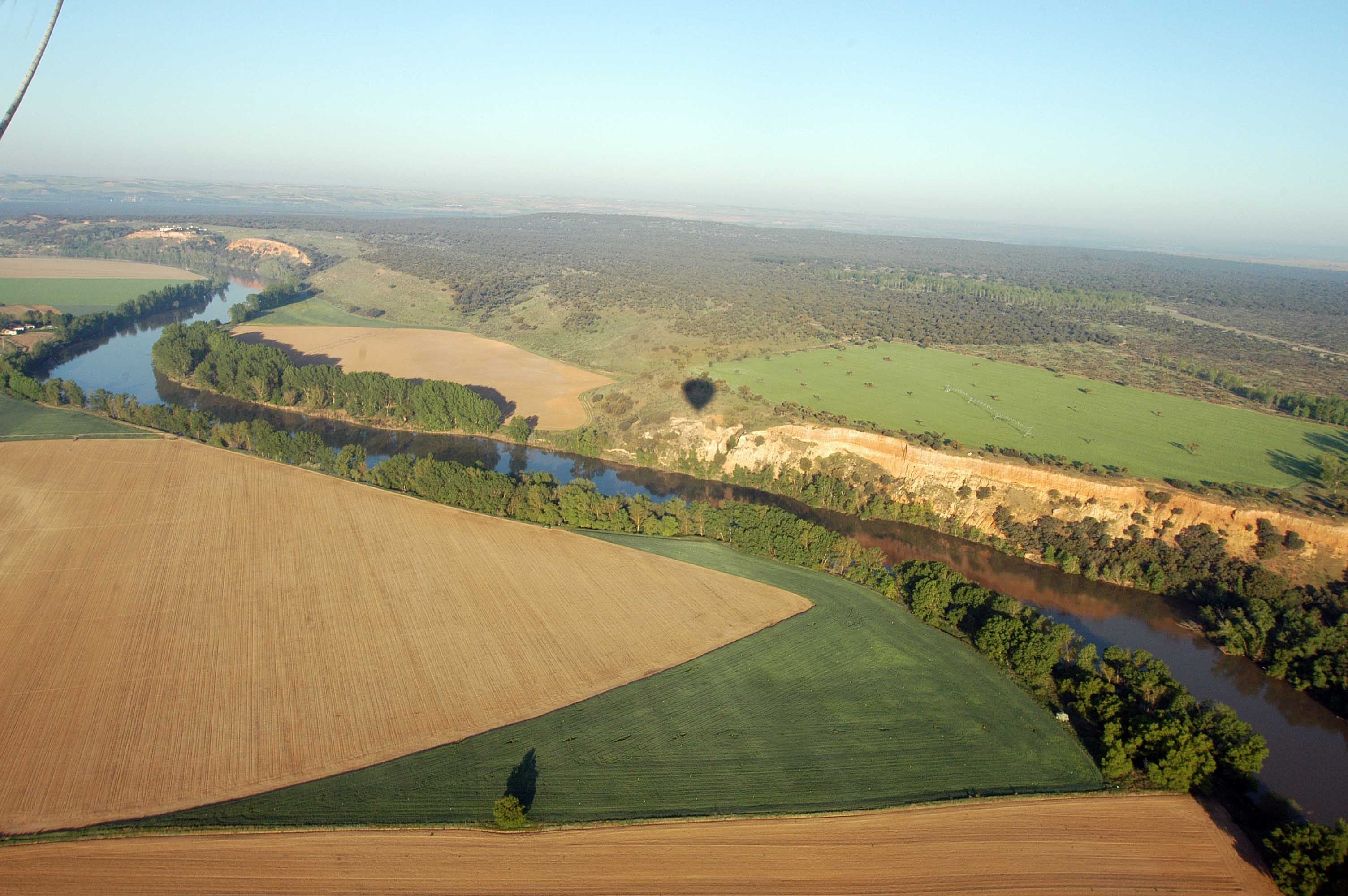 Viaje en globo sobre el Duero en la zona entre Pollos y Castronuño. 7 de mayo de 2007.