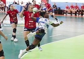 Imágenes de la derrota del Aula este domingo ante BM Porriño en Huerta del Rey