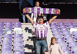 Imágenes del público en la grade del Nuevo José Zorrilla en el Real Valladolid-Mirandés