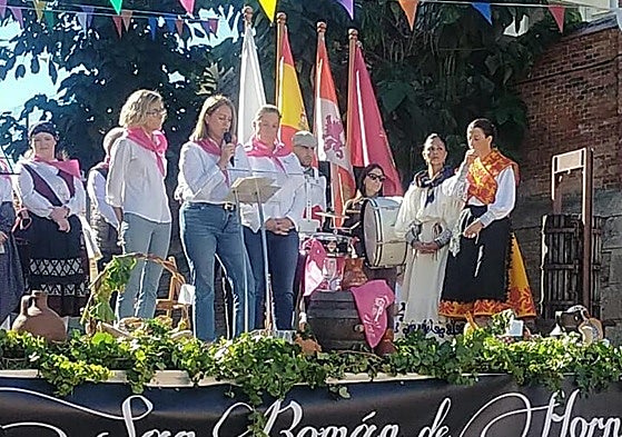 Las Vallkirias del Pisuerga pregonando en la Fiesta de la Vendimia