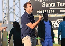 Iñaki Bea, durante el partido ante el Coruxo.