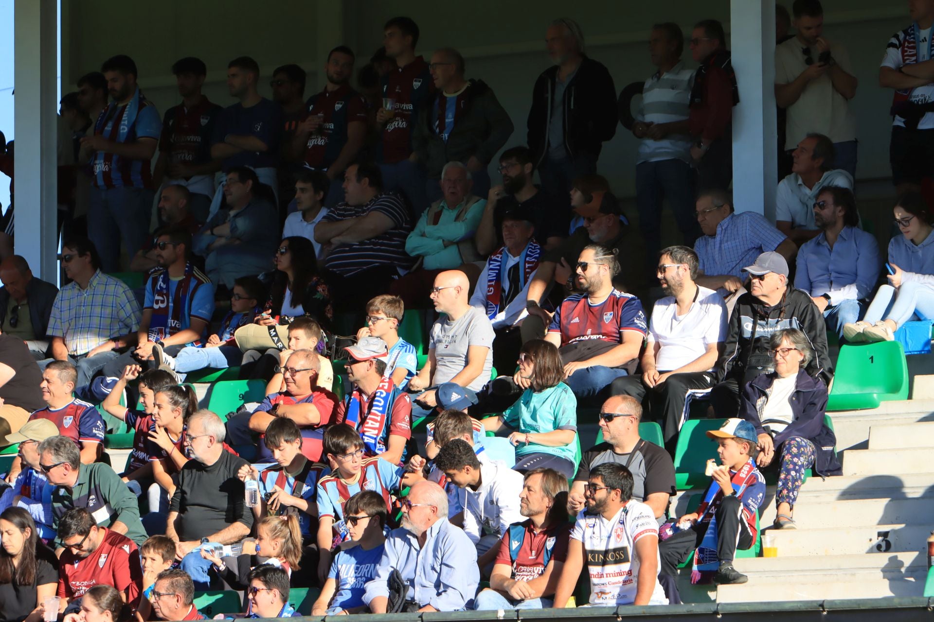 Búscate en las gradas de La Albuera durante el partido de la Segoviana