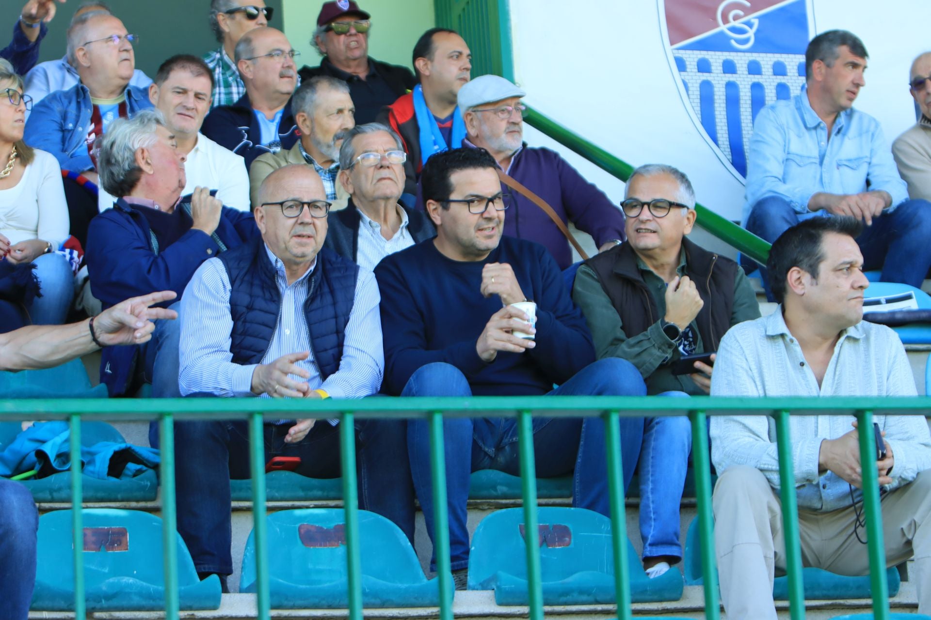 Búscate en las gradas de La Albuera durante el partido de la Segoviana