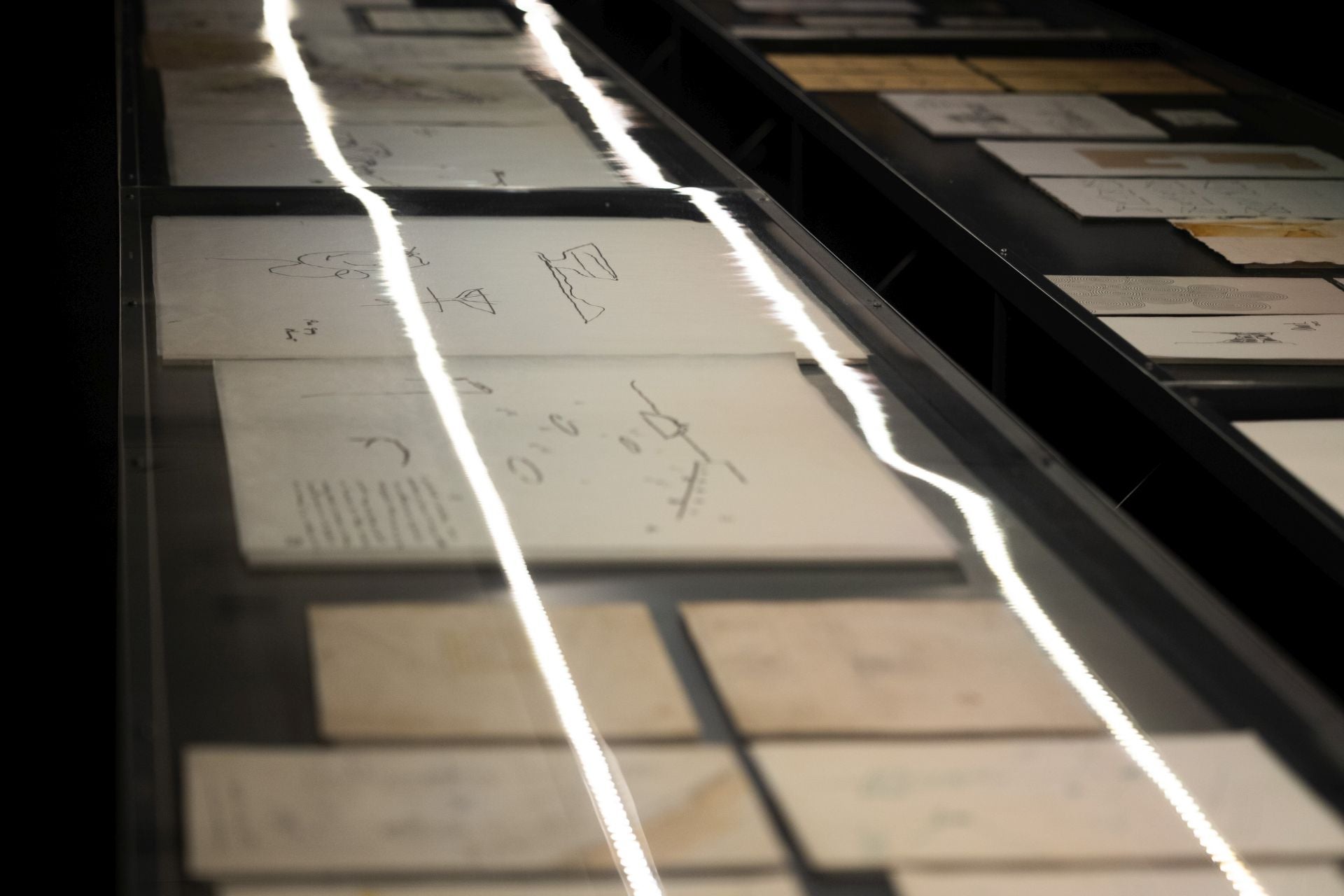 Las imágenes de la exposición sobre la prehistoria de la arquitectura en el Patio Herreriano