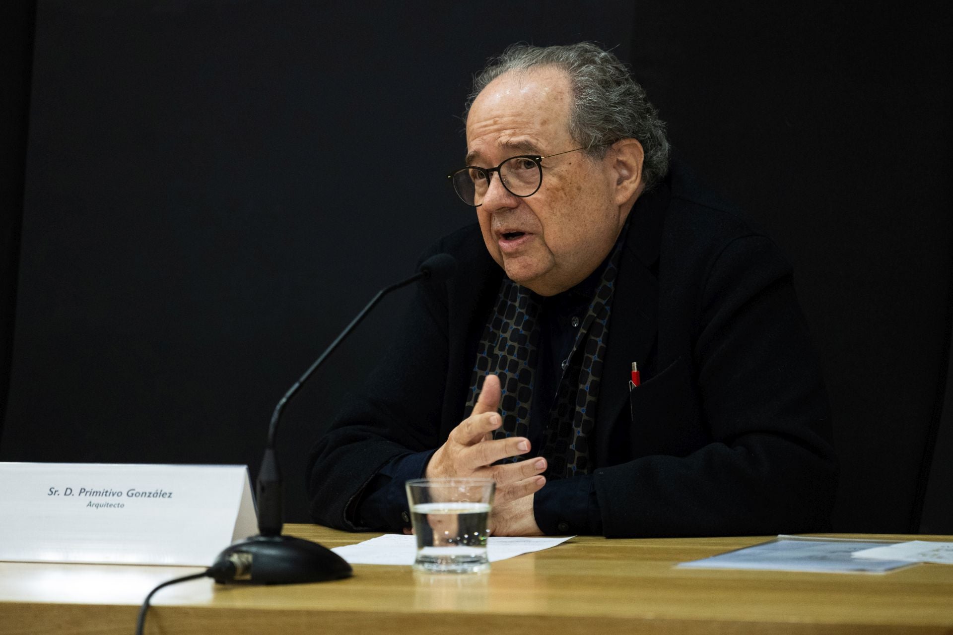 Las imágenes de la exposición sobre la prehistoria de la arquitectura en el Patio Herreriano