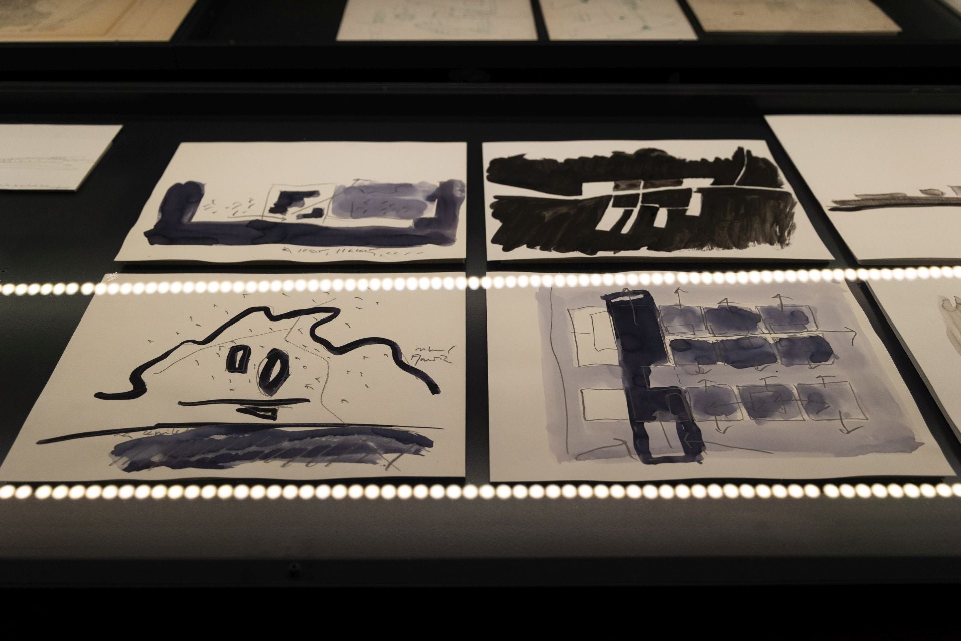 Las imágenes de la exposición sobre la prehistoria de la arquitectura en el Patio Herreriano