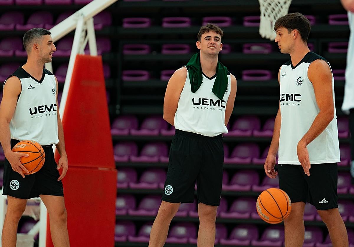 Carreño. en el centro, en su vuelta a los entrenamiento tras la anterior lesión.