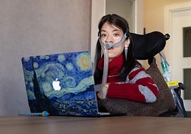 Ana Fernández Sancho, en una imagen de 2023 trabajando en su ordenador.