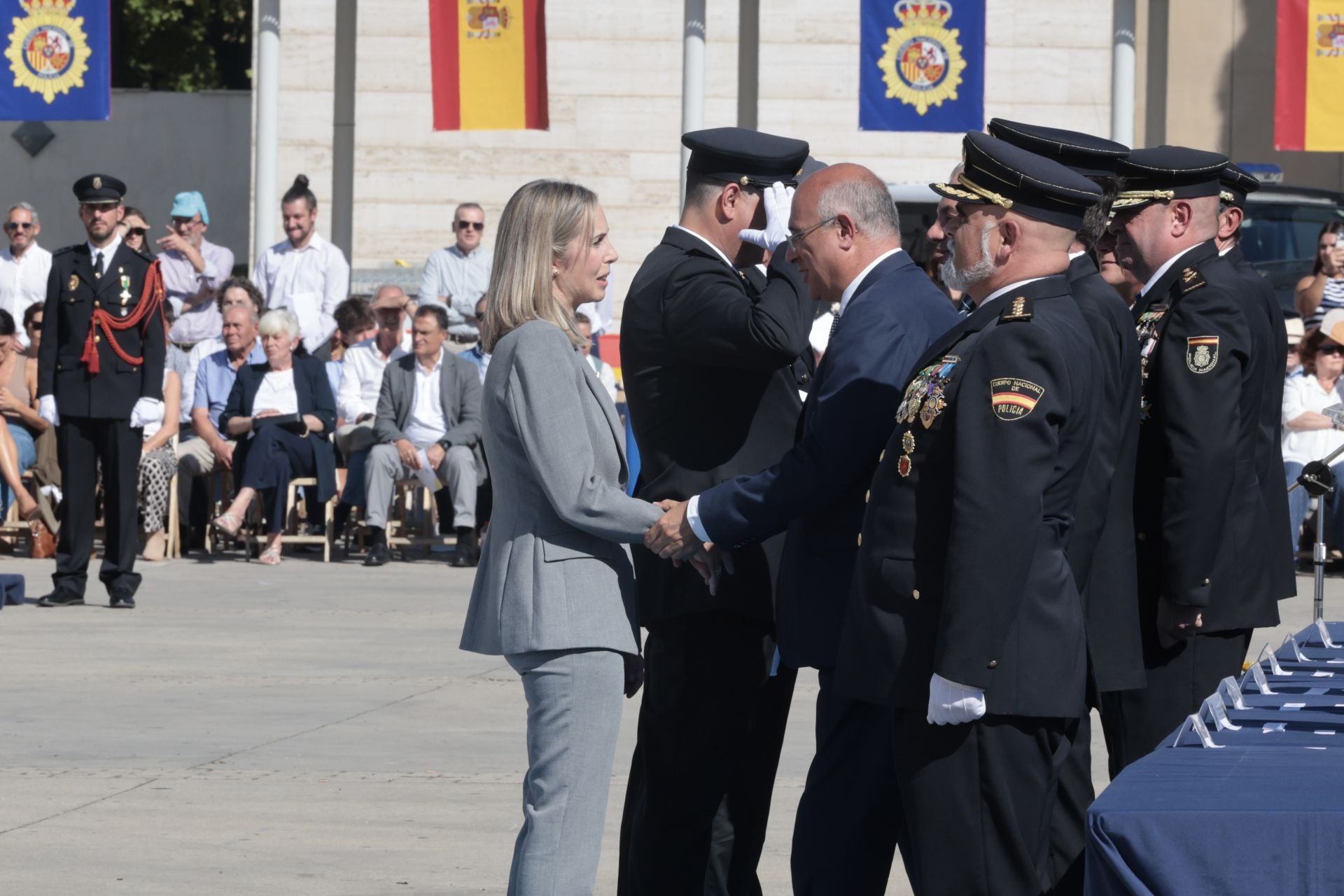 Las imágenes del acto de homenaje en el día de la Policía Nacional de Castilla y León