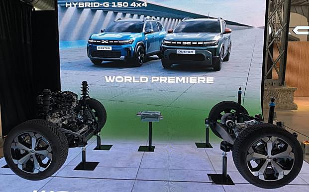 Una versión 4x4 con motor delantero de gasolina y GLP y posterior eléctrico con un cambio automático.