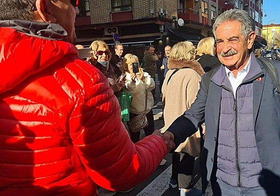 Miguel Ángel Revilla, político de Cantabria, en una visita a León.