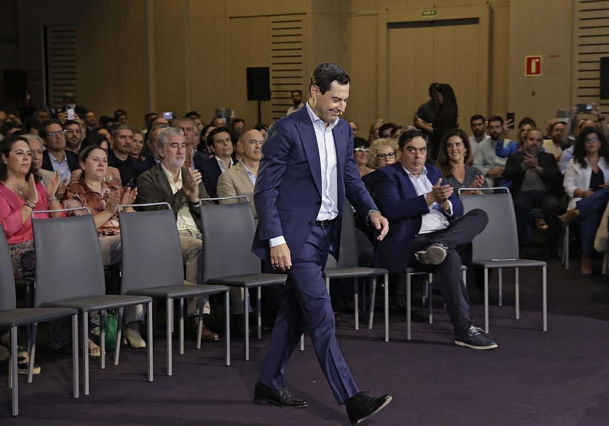 El presidente de la Junta de Andalucía, Juanma Moreno Bonilla, participa en el Foro Oportunidades de Futuro.