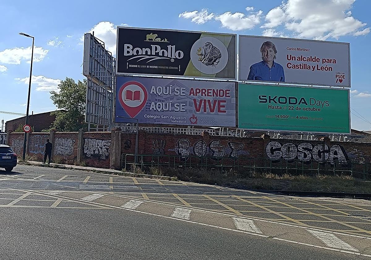 La valla del candidato socialista, junto a la vía de Ariza en Valladolid.